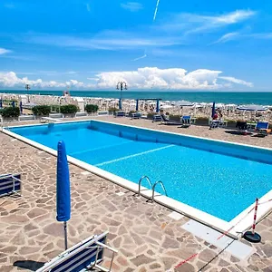 Apartment Sea View With Swimming Pool, Lido di Jesolo