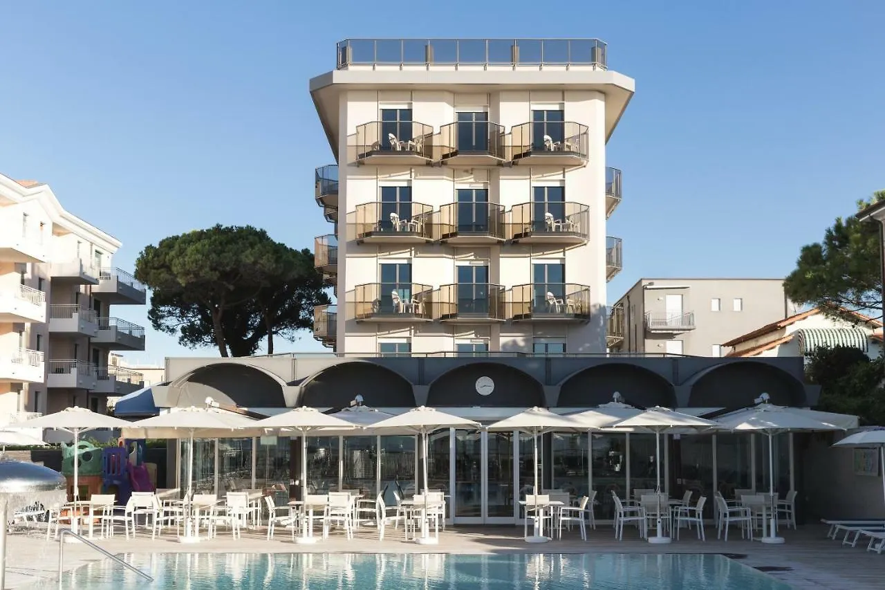 Hotel Cambridge Lido di Jesolo 4*,